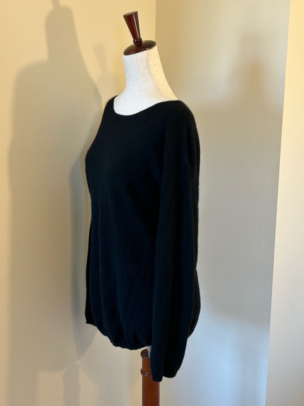 LUSSO EUC SZ L Cashmere Black Scoop-Neck Women's Sweater - Picture 4 of 7